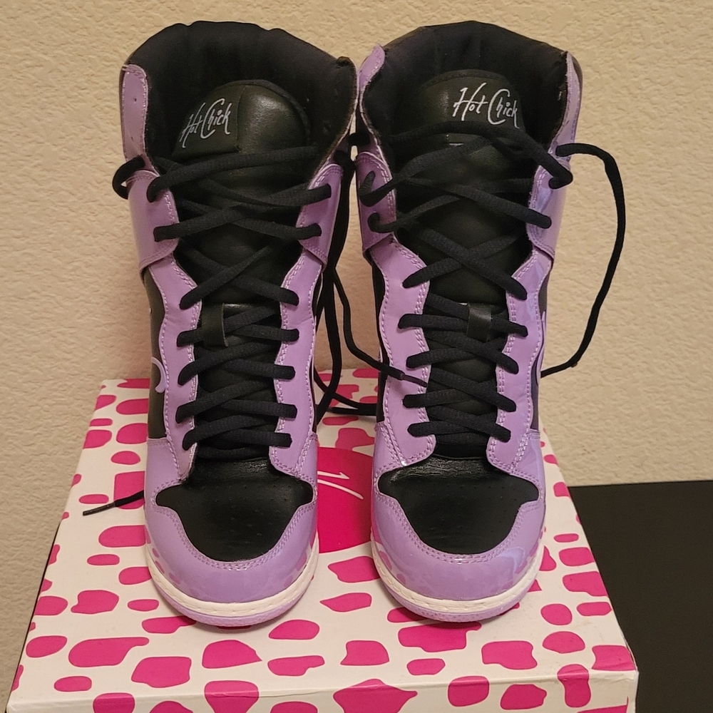 Stylish Purple and Black Women's Sneakers